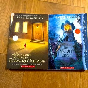 Set of two books 🛍️